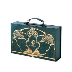 پک سوغات کرمان طرح چمدان چرمی سبز رضا